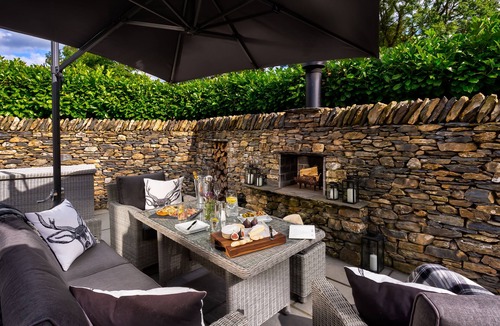 Bowland Bridge House | NEW - River Barn - 5 Star - Luxury Riverside Retreat