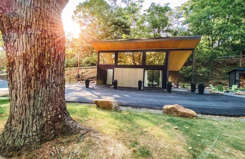 Peterstown Cabin | New River Gorge Cabin at Four Fillies Lodge-Wheelchair Accessible