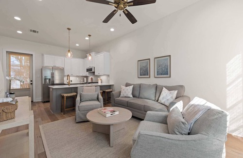 Lafayette Condo | New River Ranch Retreat | King | Dining & Shopping