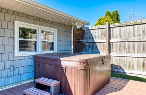 Belspring House | New River Riverfront , Hot Tub & Canoes, Trophy Muskie Fishing , Near VT