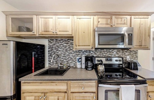 Edgecomb House | New Riverfront Condo in Sheepscot Harbour - Walk to Famed Seafood Eatery