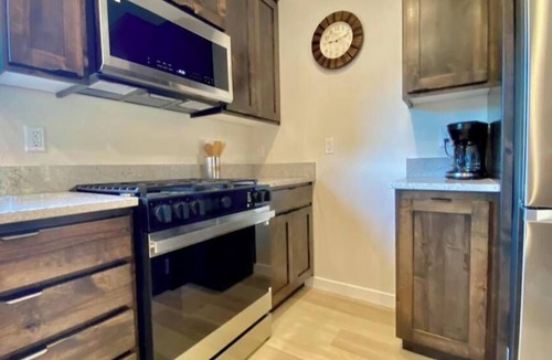 Grants Pass House | New Riverfront Home on 1 Acre - WiFi, Covered Deck