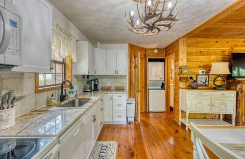 Morganton Cabin | New Romantic Creekside Getaway with King Size Bed, Hot Tub & Pet Friendly