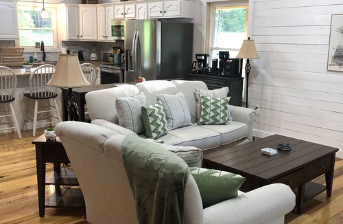 Jamestown Cabin | New Rustic Home Near State Dock