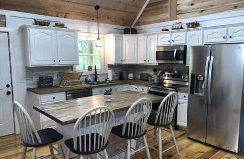 Jamestown Cabin | New Rustic Home Near State Dock
