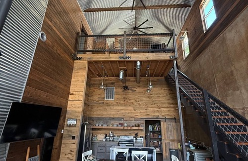 Jasper House | NEW Rustic Lakefront Retreat/Waterfall/5 BR
