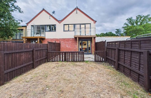 Wychbold House | *New* | Saxon Way | Gym | Pool & Spa