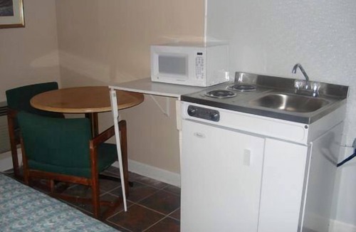 Pleasantville Hotel | New Sea Breeze Motel