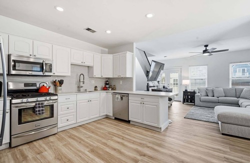 Sea Bright House | NEW! Sea Bright Gem | Steps to Beach + Parking