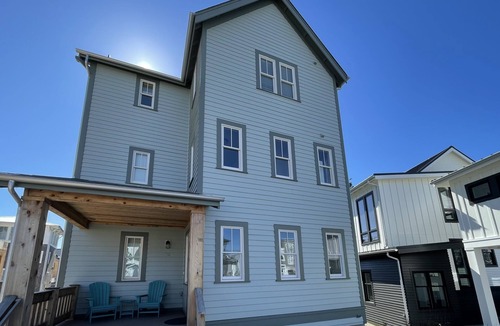 Seabrook House | New* Seabrook's Aurum Hues: Oceanview, Hot Tub, Dog Friendly!