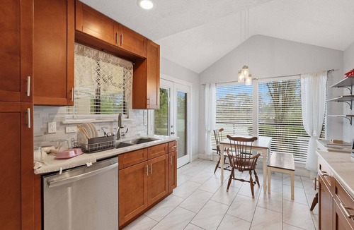Crosby House | NEW! Serene Waterfront Haven Spacious 3BR in Newport