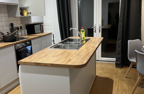 Sheffield House | New Sheffield Luxury 3BDR Home, free WIFIParking