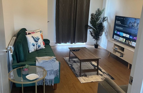 Sheffield House | New Sheffield Luxury 3BDR Home, free WIFIParking
