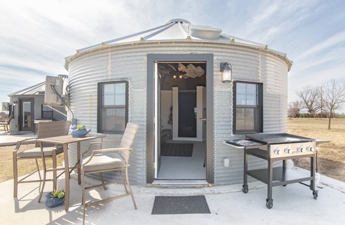 Bell County House | NEW! Silo Inn - Spice Studio Bungalow - Pets Allowed