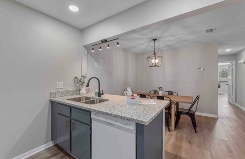 Southwood Valley Apartment | New! Simplistic Getaway - 3 miles to campus!