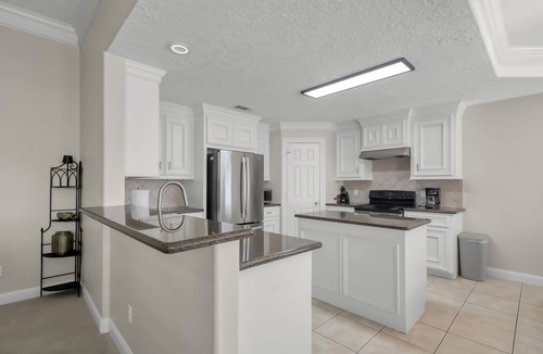 Walden on Lake Conroe House | NEW! Single Story 3BR Lake Retreat | Covered Patio, Fenced Yard, Sleeps 6, Great Location