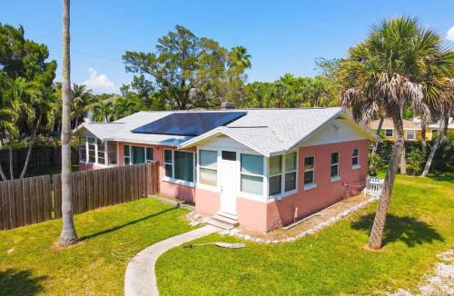 Bay Isle House | New Sky side cottage close to beach