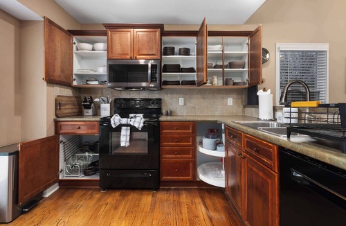 Olathe House | NEW! Sleeps 10. Patio & Deck. Ready for World Cup