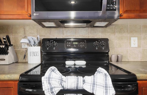 Olathe House | NEW! Sleeps 10. Patio & Deck. Ready for World Cup