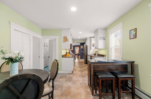 Bristol House | NEW - Sleeps 12, Fun Yard, Fire Pit Walk to Water!