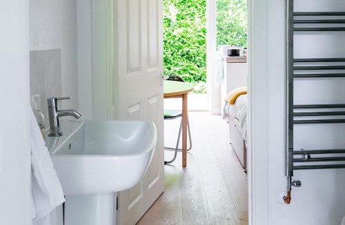 Forest Row Apartment | New Snug DoubleEnsuite in Central Forest Row