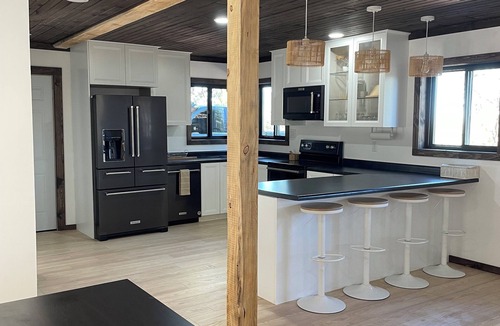 Moorcroft House | New Solar Powered Home on Cozy Pine Ridge