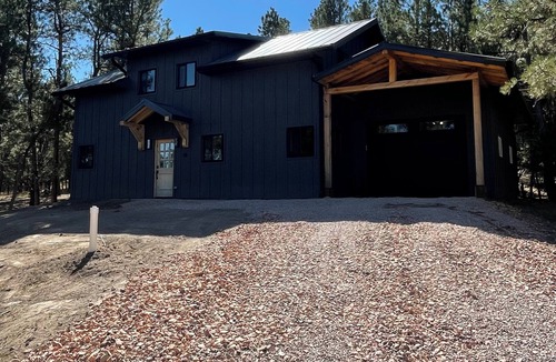 Moorcroft House | New Solar Powered Home on Cozy Pine Ridge