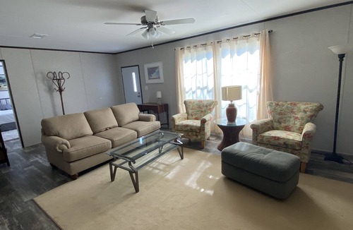Southport House | New Southport house 4 miles from beach and town.
