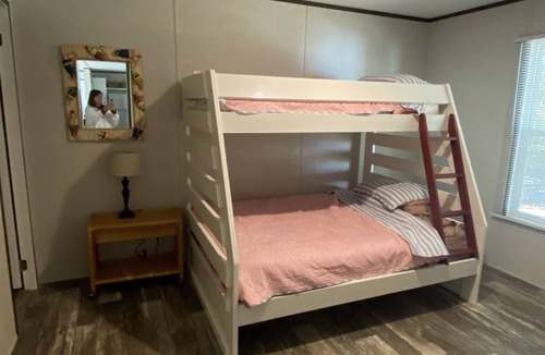 Southport House | New Southport house 4 miles from beach and town.