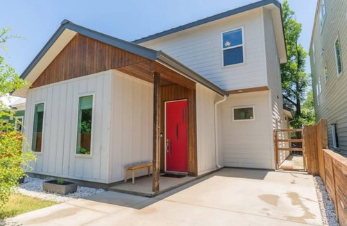 Southtown House | New Southtown home near downtown