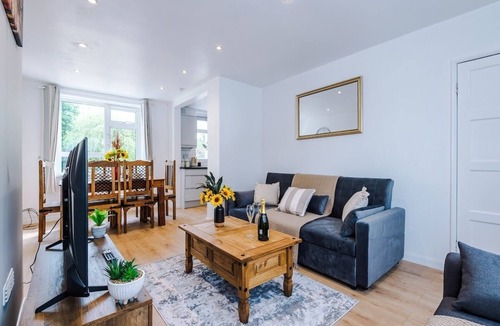 Tunstall House | NEW! Spacious Home, Ideal for Groups, FREE Parking!