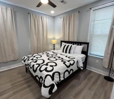 Passyunk Square Apartment | New Spacious 2 bedroom in Central Philly