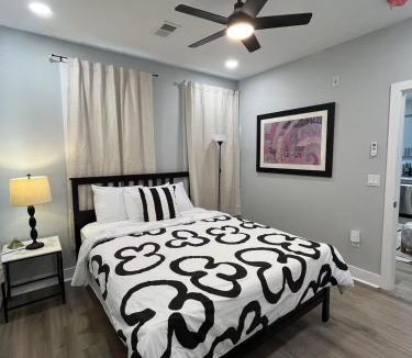 Passyunk Square Apartment | New Spacious 2 bedroom in Central Philly