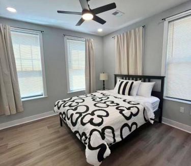 Passyunk Square Apartment | New Spacious 2 bedroom in Central Philly