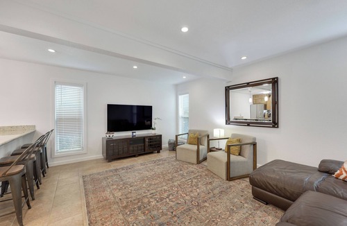 Austin Condo | NEW Spacious 2BR Condo w Pool Near Domain & DT