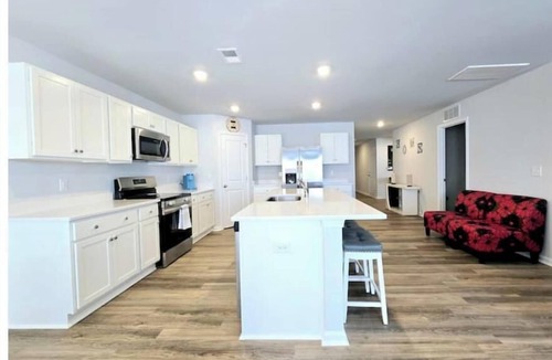 Southport House | New Spacious 3BR/2.5BA Beach House