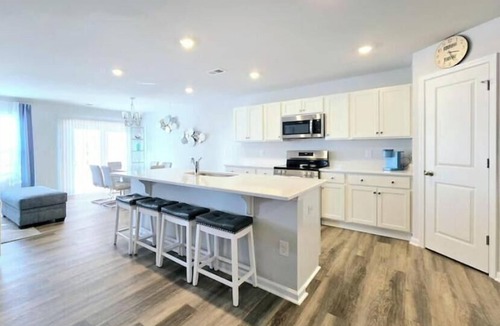 Southport House | New Spacious 3BR/2.5BA Beach House