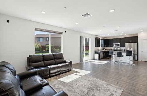 Folsom House | NEW! Spacious 3BR Home with Charming Backyard