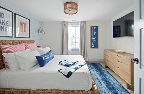 Newburyport Hotel | New Spacious 3BR l Captain's Suite l Downtown+ Patio