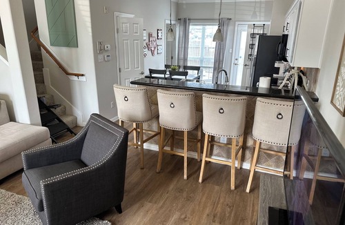College Station House | New! Spacious 4-bedroom townhome in College Station close to A&M campus!