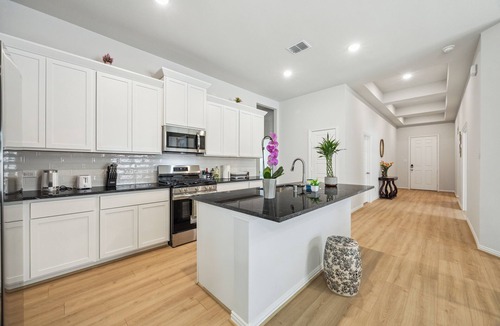Friendswood House | NEW Spacious 4BR Sleeps 8 Safe Area Near NASA