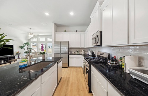 Friendswood House | NEW Spacious 4BR Sleeps 8 Safe Area Near NASA
