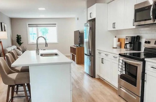 Winnipeg Condo | New & Spacious 5 Bed /3.5 Bath Duplex in South Osborne
