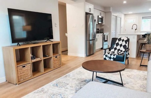 Winnipeg Condo | New & Spacious 5 Bed /3.5 Bath Duplex in South Osborne