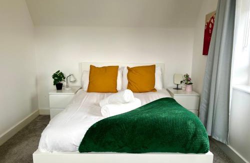 Longstanton Apartment | New Spacious Cambridge Townhouse 3bed-3bath