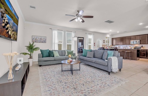 Central Southwest House | New - Spacious - Family Friendly - 5 bd/3ba - 2600 sq Feet - Pool Table