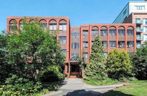 Borehamwood Apartment | New! Spacious Flat with parking