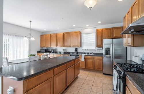 Hoffman Estates House | New! Spacious Home 6BD/3BTH - Sleeps 16! in Hoffman Estates!