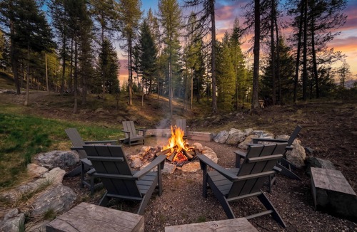 Whitefish House | New! Spacious Lodge | 3 Kings | Hot Tub & Fire Pit