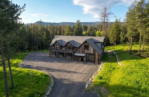 Whitefish House | New! Spacious Lodge | 3 Kings | Hot Tub & Fire Pit